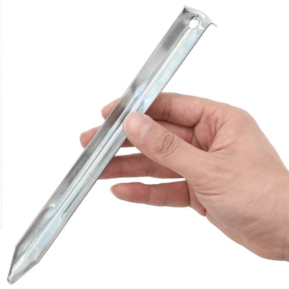 Detail van de vidaXL tentharing, gegalvaniseerd staal met puntig uiteinde, in hand.