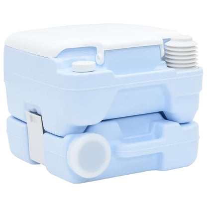Detail van het vidaXL lichtblauwe en witte draagbare campingtoilet, zijaanzicht met spoelpomp.