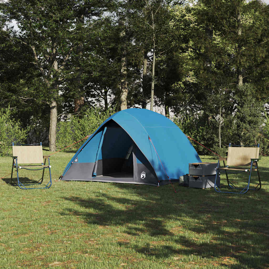 Blauwe vidaXL campingtent met dak, opgezet op gras naast twee stoelen.