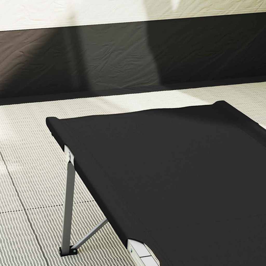 Detail van het zwarte vidaXL opvouwbare campingbed met stevig frame en waterafstotend materiaal.