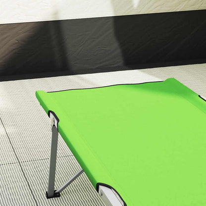Detail van het groene vidaXL opvouwbare camping bed, met een gladde, waterafstotende stof.