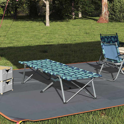 Opvouwbaar vidaXL Camping Bed met bladmotief, geplaatst op gras in een buitenomgeving.