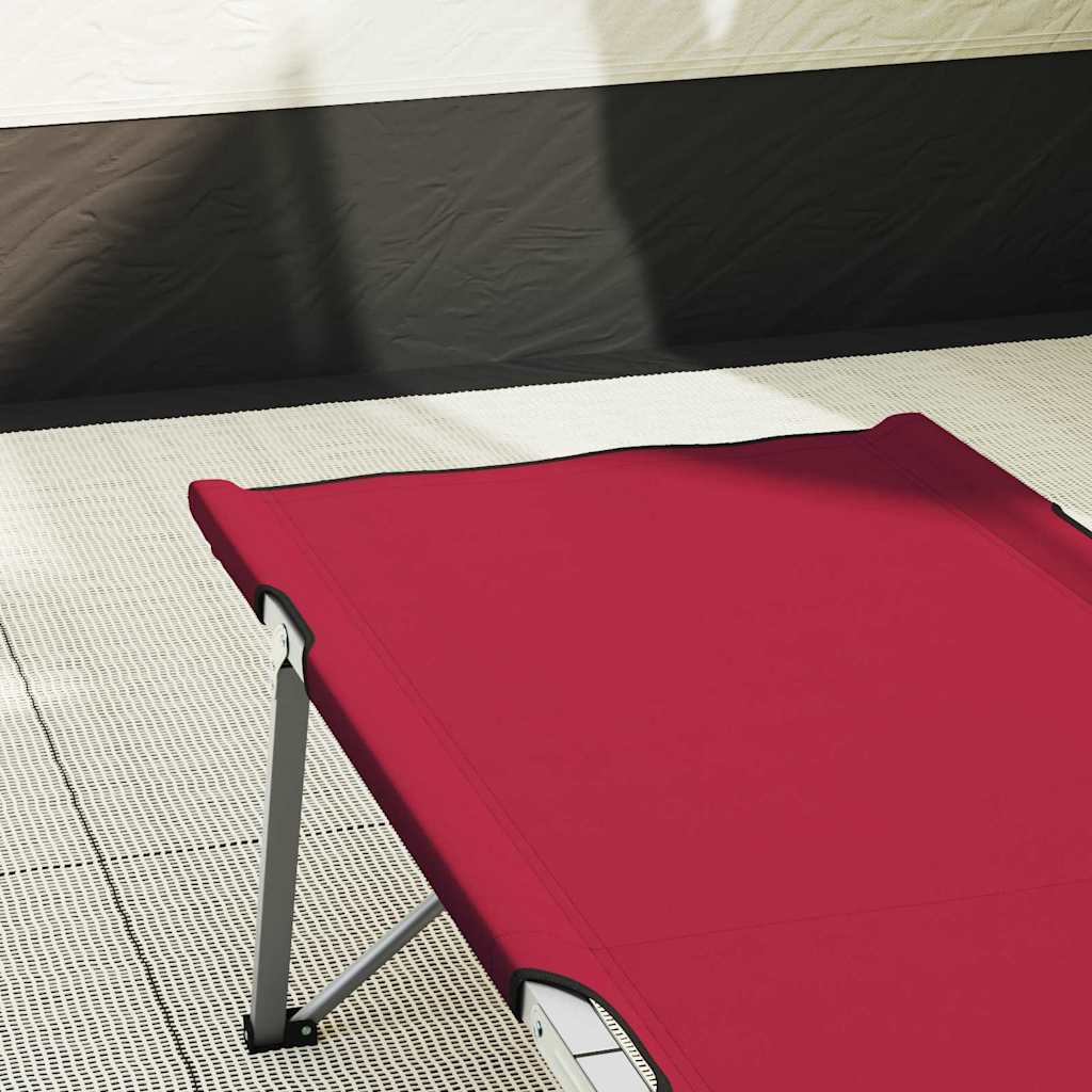 Detail van het vidaXL opvouwbare camping bed in rood, zijaanzicht met gestrekte stof.