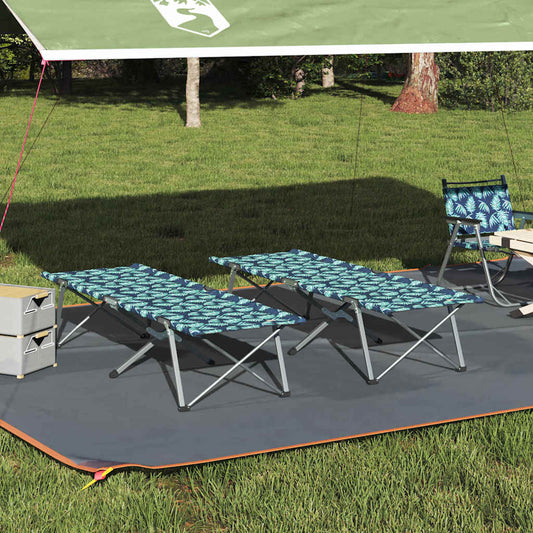 Opvouwbaar vidaXL camping bed in groen met bladeren, onder een luifel in de tuin.