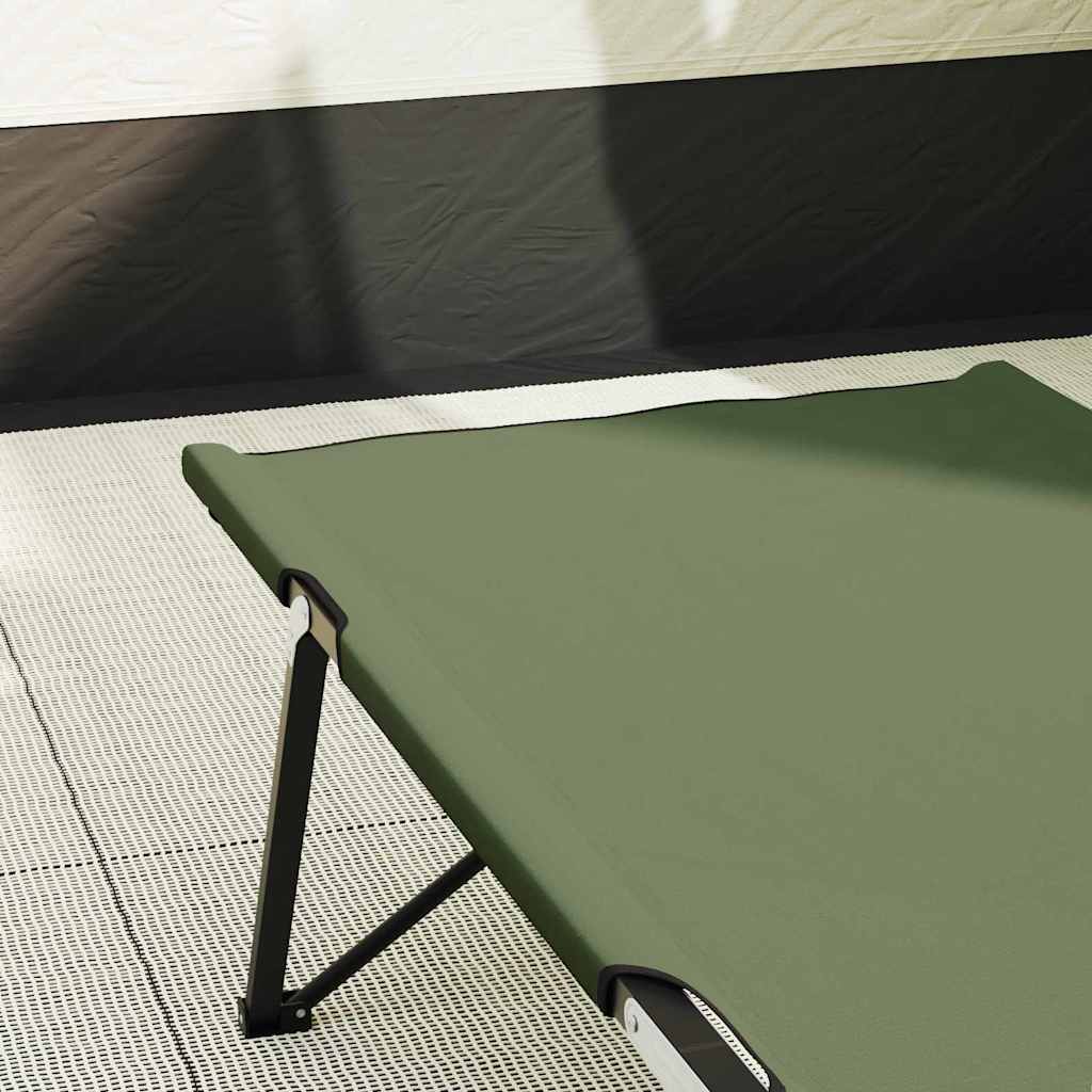 Detail van het groene vidaXL opvouwbare campingbed met stevige stalen poten.