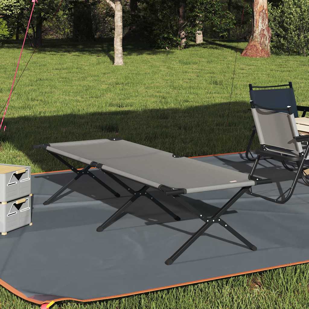 Grijs vidaXL opvouwbaar campingbed, plat neergelegd op gras bij een tent.
