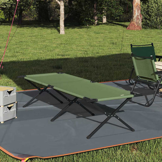 Opvouwbaar campingbed vidaXL in groen, geplaatst op een campingmat in de natuur.
