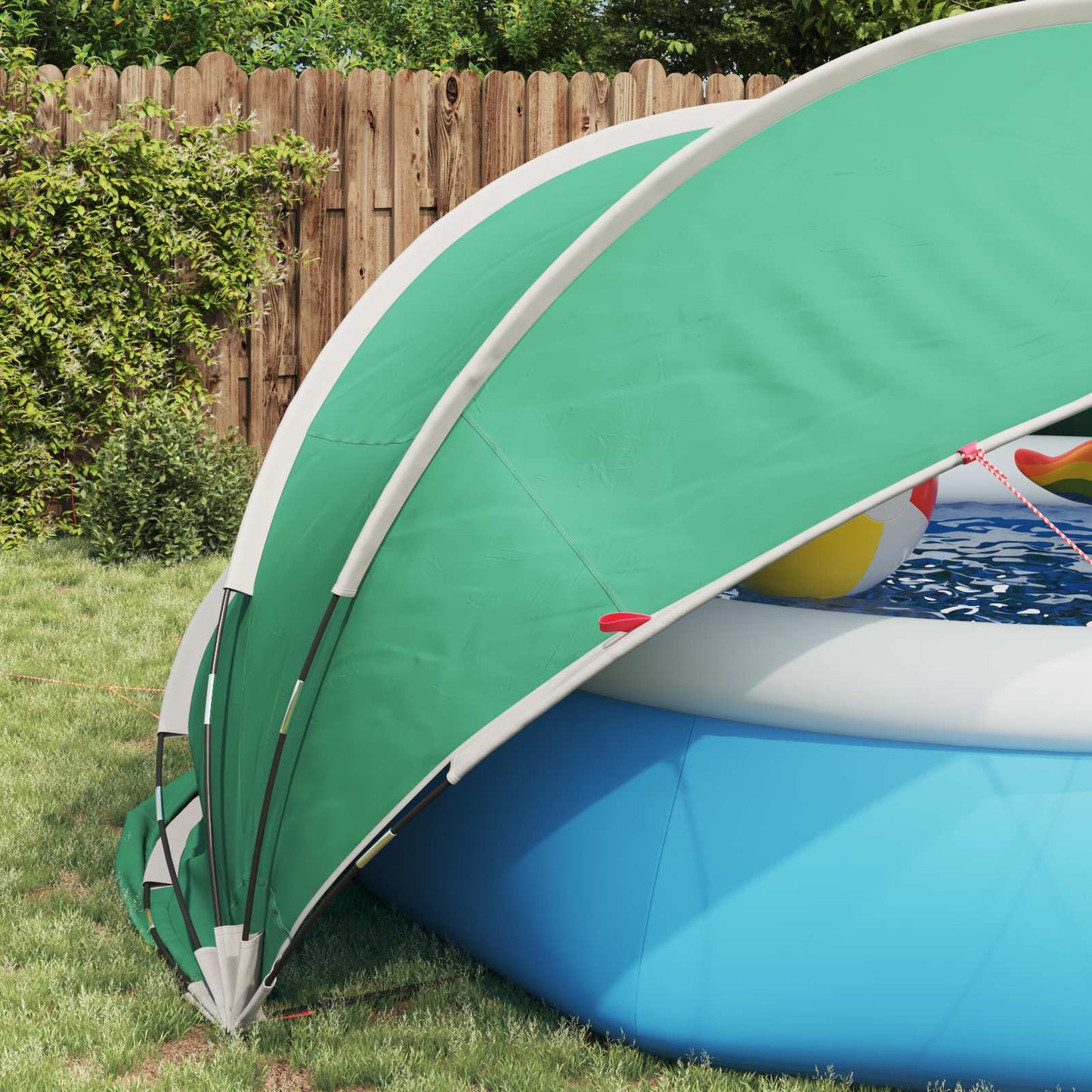 Detail van de vidaXL Pooldome met groene bekleding en opgevouwen rand bij zwembad.