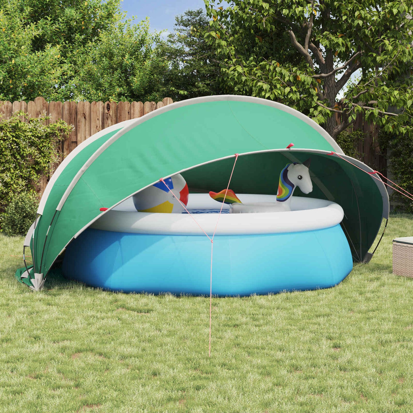 Blauwe vidaXL Pooldome 405 x 405 x 192 cm met groene bescherming boven een zwembad.