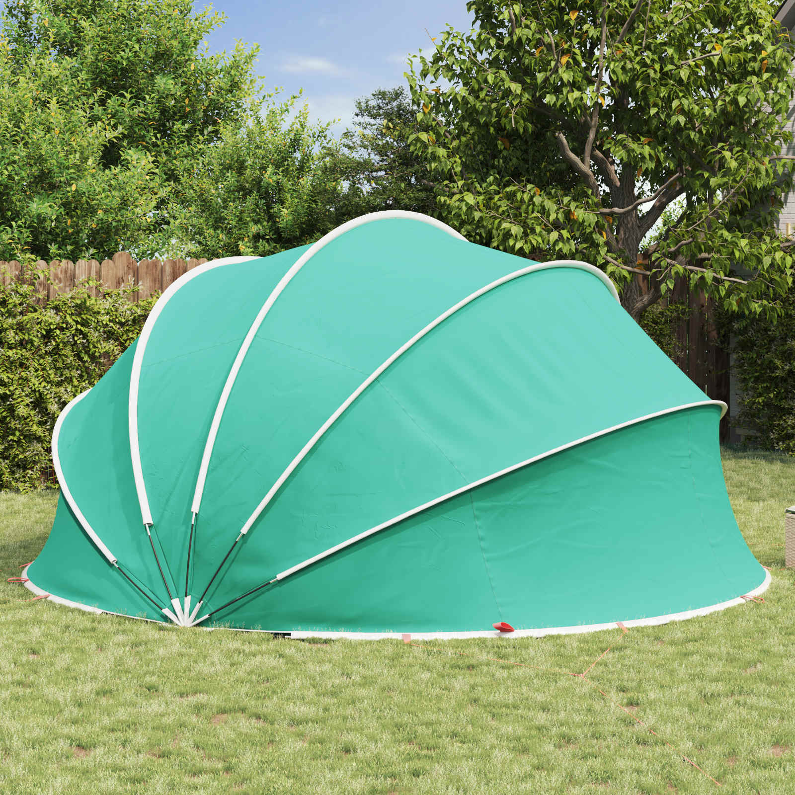 Detail van de groene vidaXL Pooldome met gebogen lijnen, zijaanzicht in de tuin.