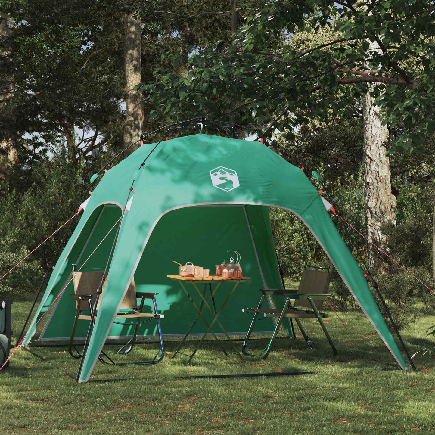 vidaXL Instant Tent 4-Persoons in zeegroen, opgezet met stoelen en tafel in een bosrijke omgeving.
