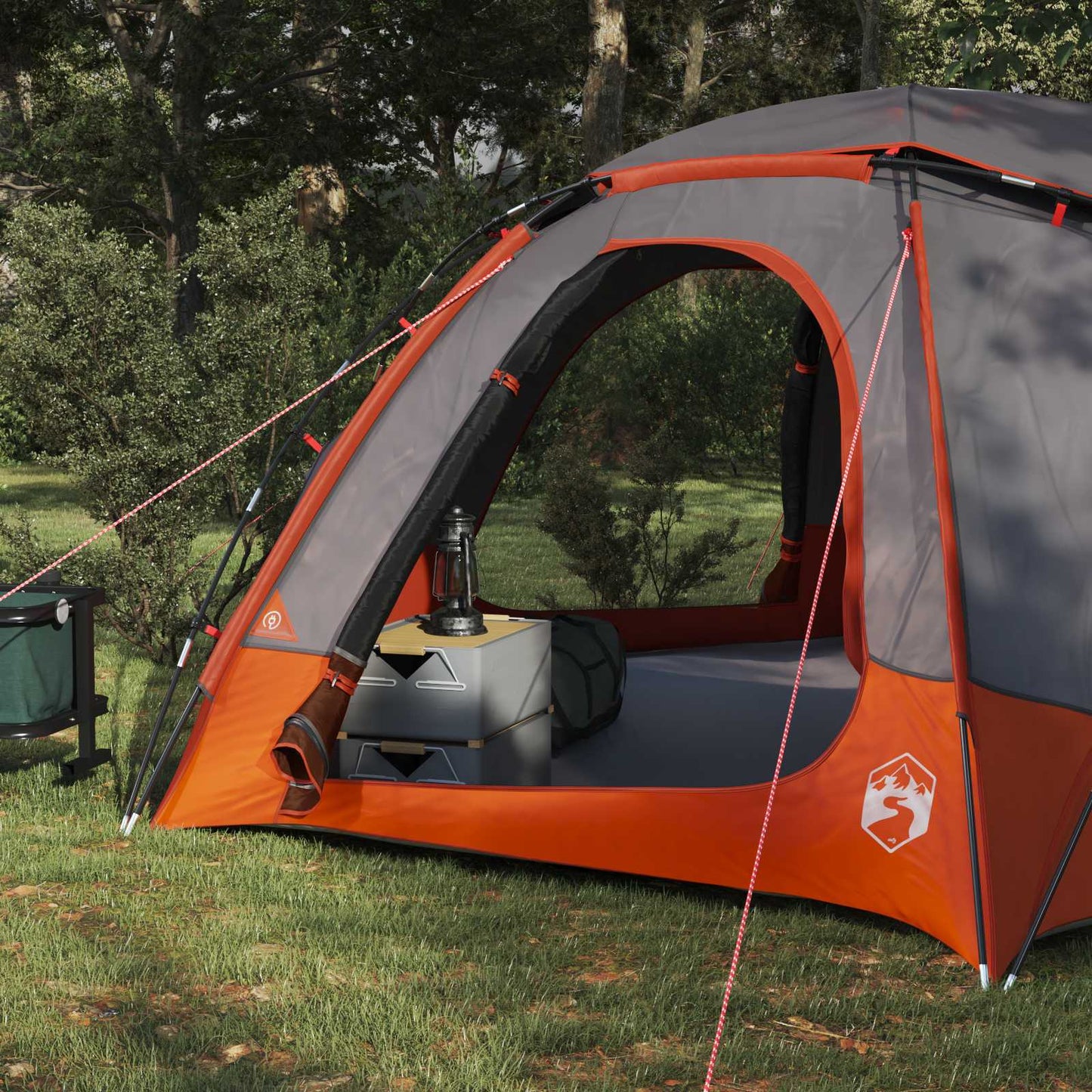 Detail van de vidaXL koepeltent met grijs en oranje kleur, open ingang en campinguitrusting binnenin.