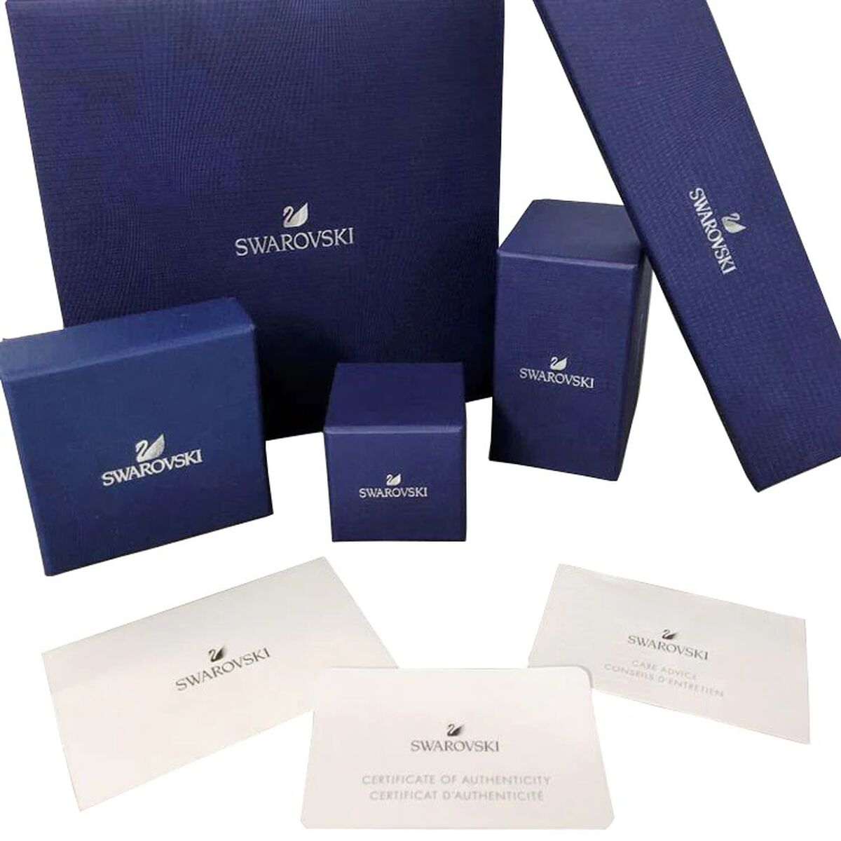 Swarovski verpakking en certificaten voor de Swarovski Oorbellen Dames.