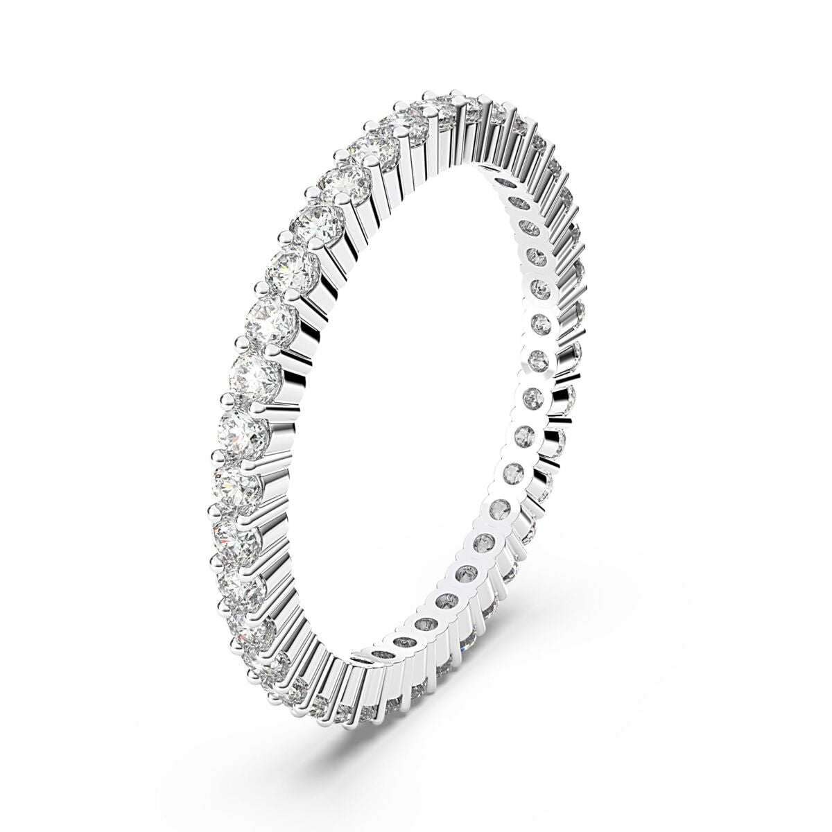 Zijaanzicht van de elegante Swarovski ring met sprankelende zirkonia's in een verfijnde setting.