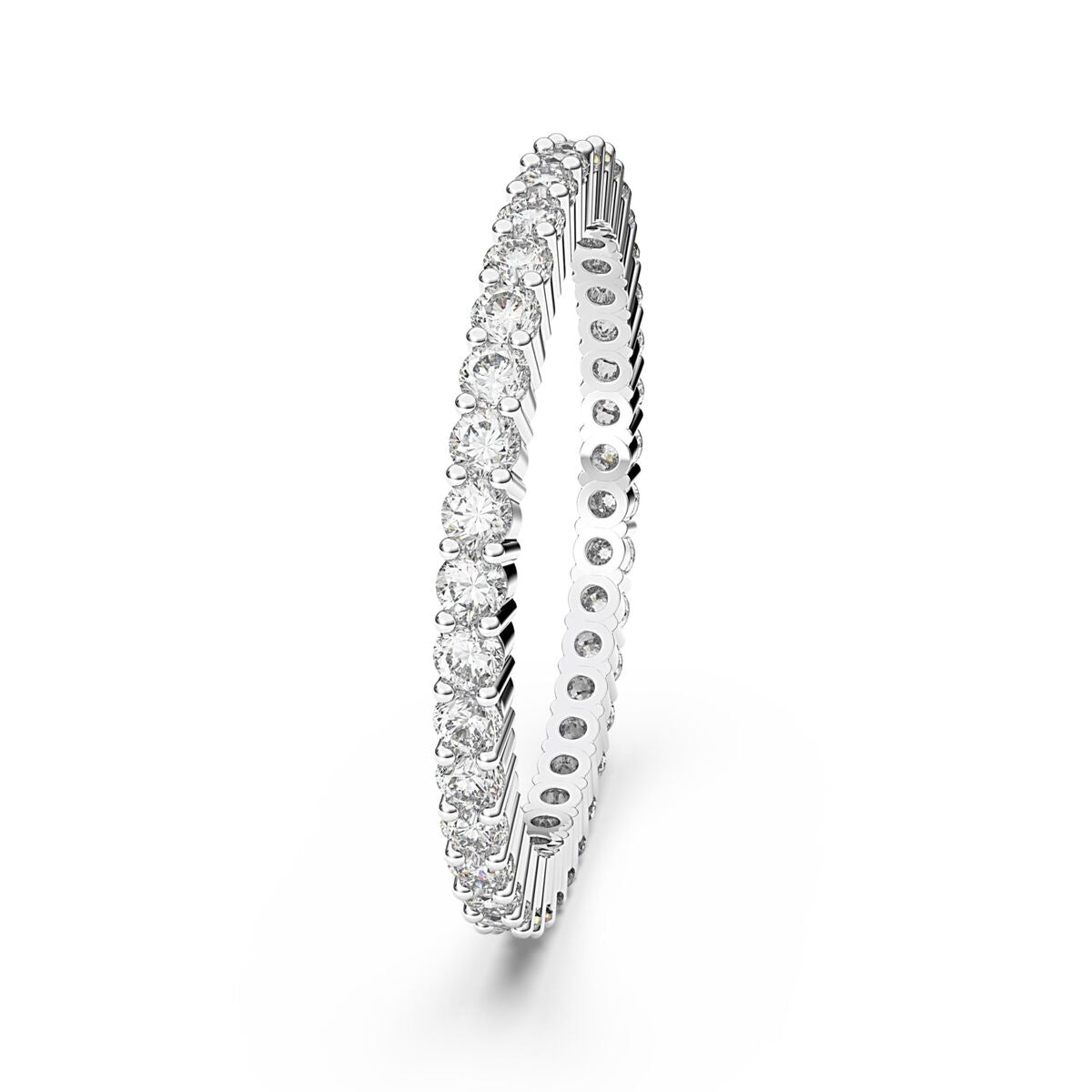 Zijaanzicht van de elegante Swarovski ring met sprankelende kristallen.