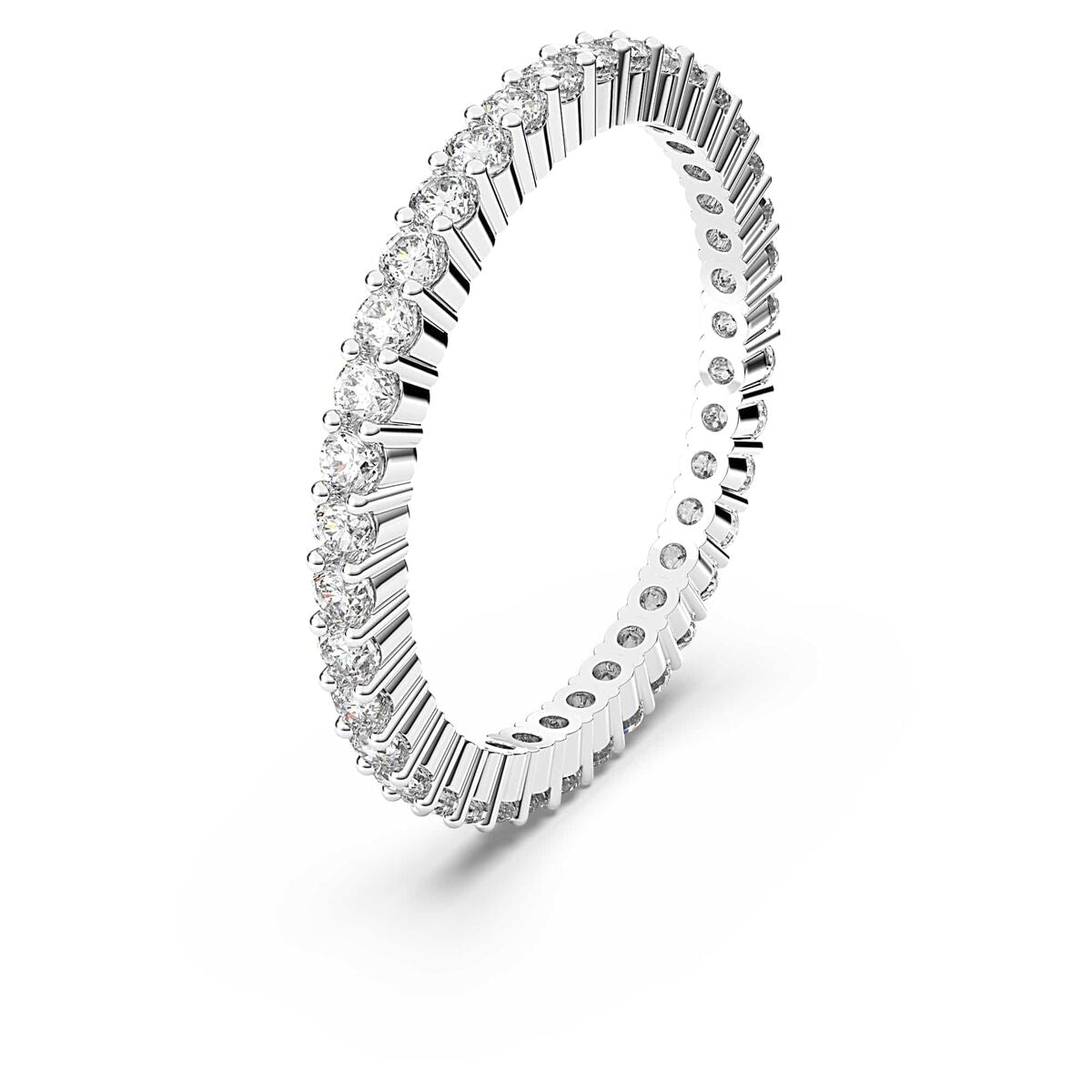 Close-up van de Swarovski Ring Dames in roestvrij staal met sprankelende stenen.