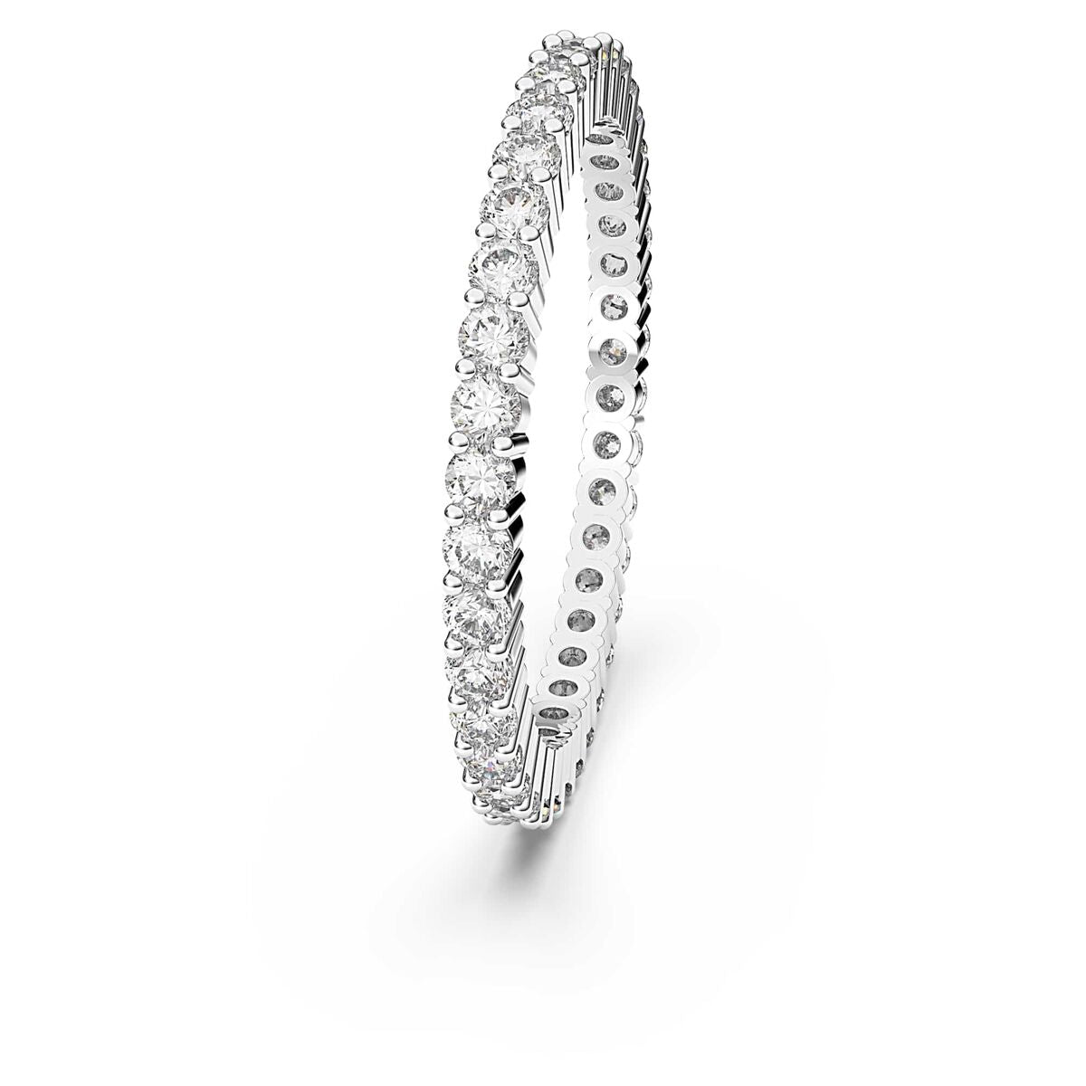 Detail van de Swarovski ring in roestvrij staal met sprankelende kristallen.