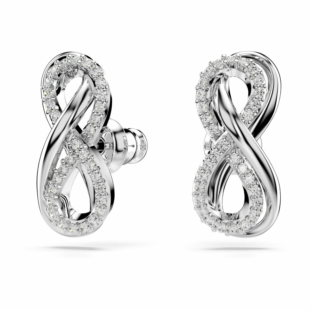 Zilverkleurige Swarovski oorbellen met elegante, vlechtvormige details en sprankelende kristallen.