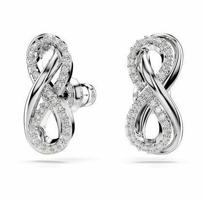 Zilverkleurige Swarovski oorbellen met elegante, vlechtvormige details en sprankelende kristallen.