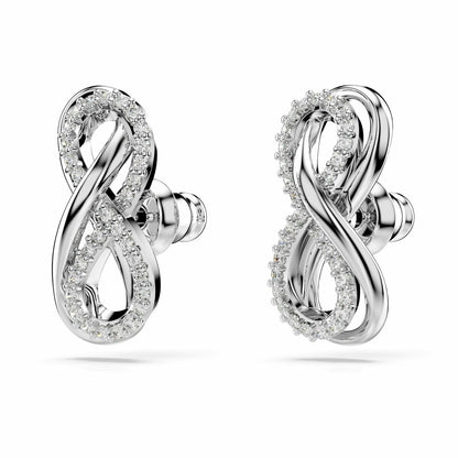 Zilverkleurige Swarovski oorbellen met elegante achtvorm en sprankelende details.