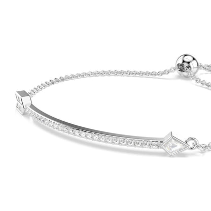 Detail van de zilverkleurige Swarovski armband met sprankelende kristallen en elegante accenten.