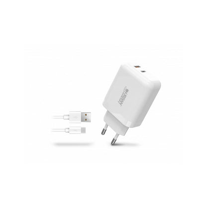 Detail van de Urban Factory PSC45UF draagbare oplader in wit met USB-C en USB 2.0 poorten.
