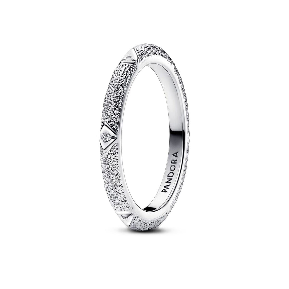 Pandora ring dames 18 zilverkleurig met elegant ontwerp en gedetailleerde afwerking.