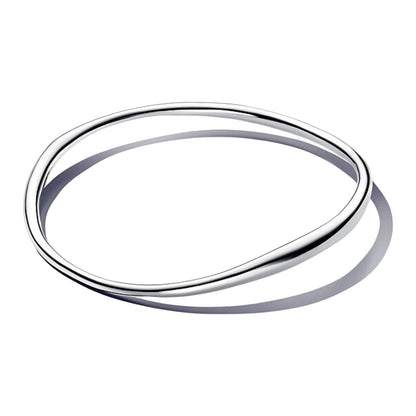 Zilverkleurige Pandora armband voor dames, elegant en verfijnd ontwerp.