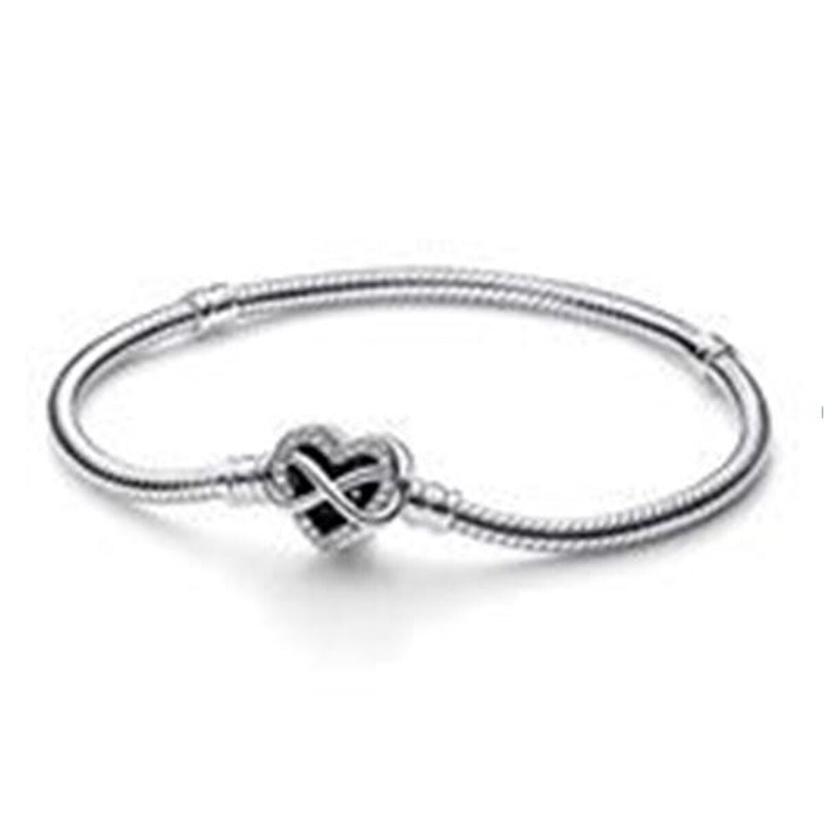 Pandora armband van sterling zilver met een elegante oneindigheidssymbool.