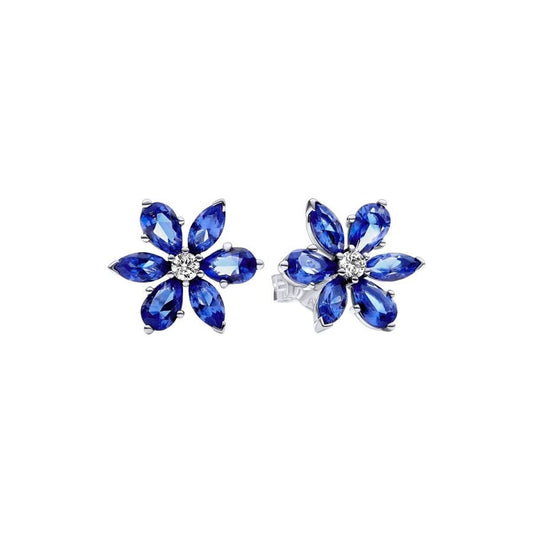 Pandora oorbellen met blauwe bloemvormige stenen en zilveren afwerking.