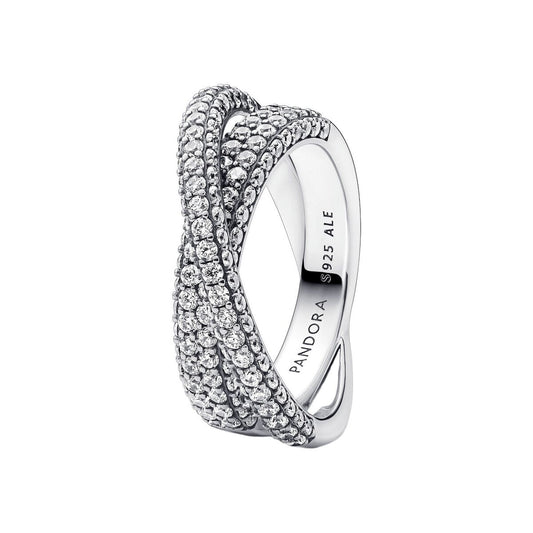 Pandora damesring met elegant design en sprankelende zirkonia's in een verfijnde twistvorm.