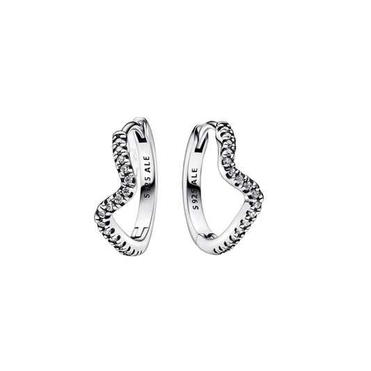 Elegante Pandora oorbellen van roestvrij staal en sterling zilver 925 met sprankelende details.