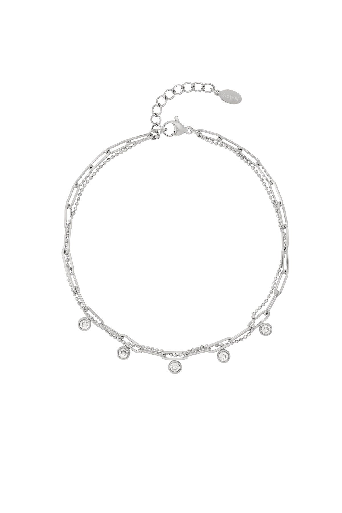 Detail van de Sparkling Chain Anklet met rhinestone accenten en roestvrijstalen schakels.